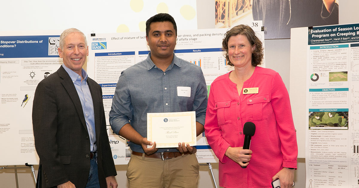 Winners of the Symposium holding their certificates