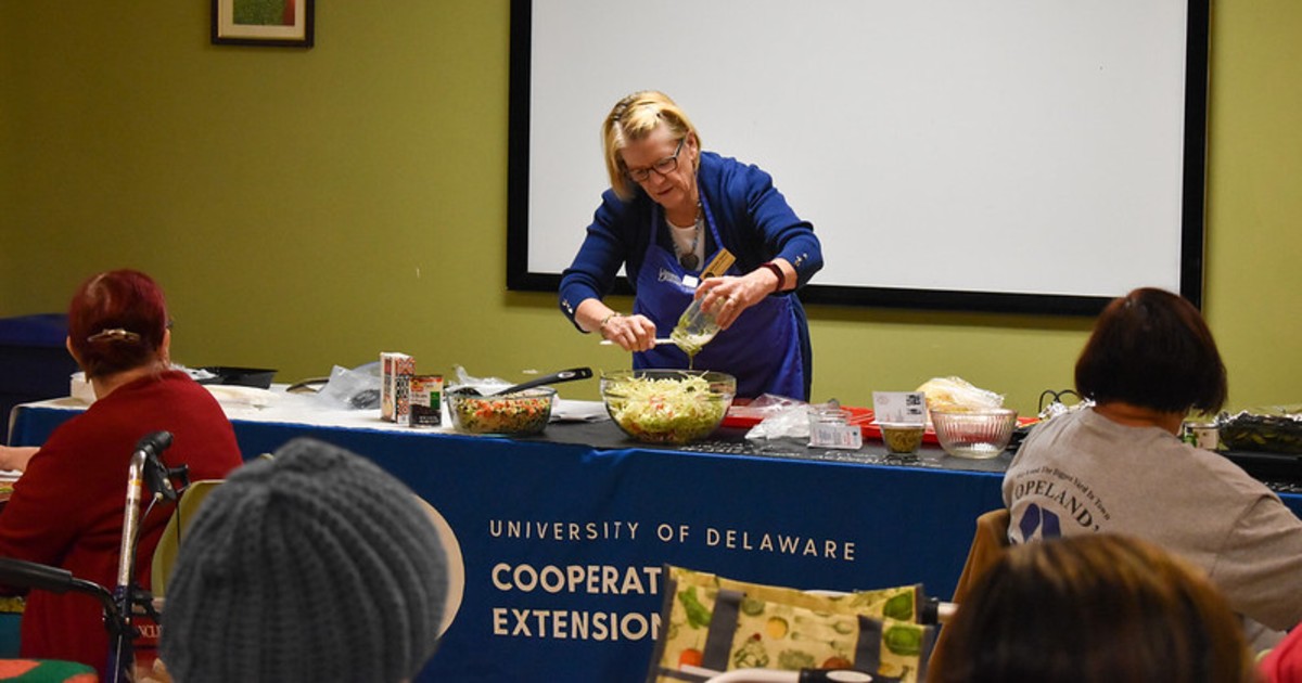 Kathleen Splane instructs a Dining with Diabetes session Kathleen Splane instructs a Dining with Diabetes session