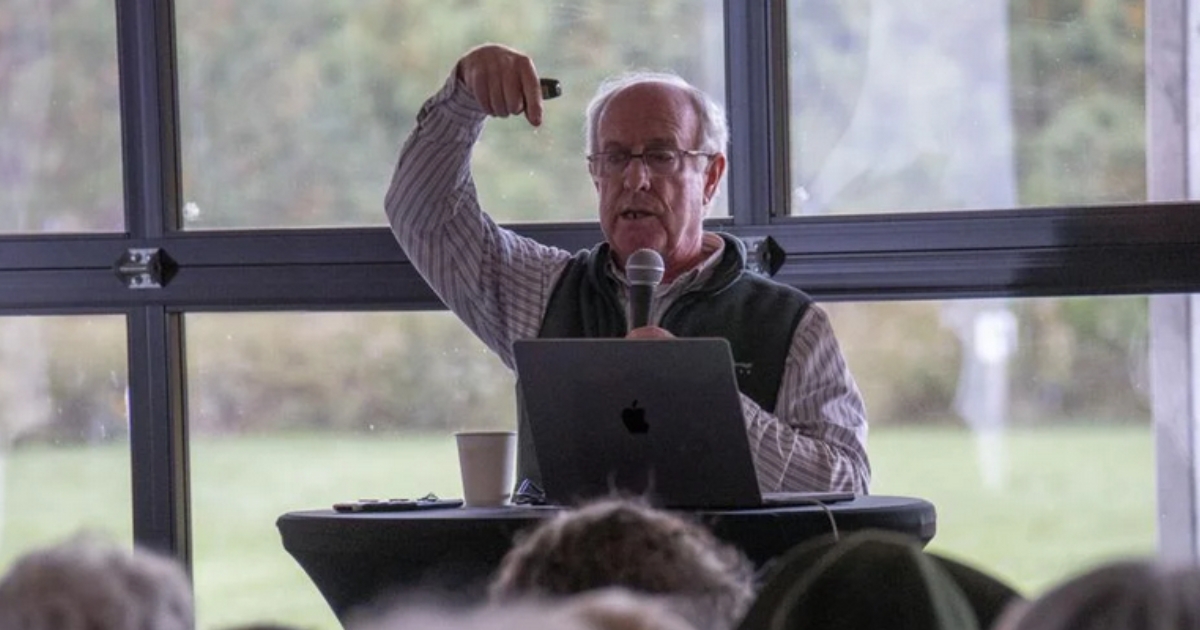 Doug Tallamy speaks from a podium.