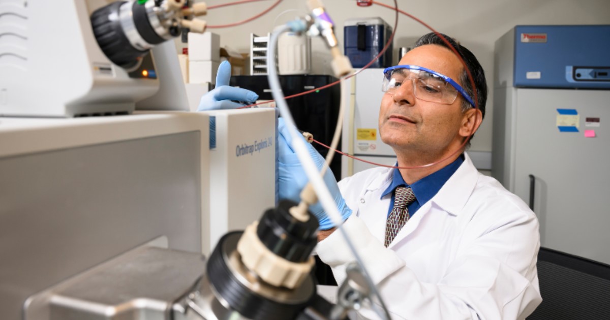 Deb Jaisi injects phytate, a major organic phosphorus compound, into the Orbitrap.