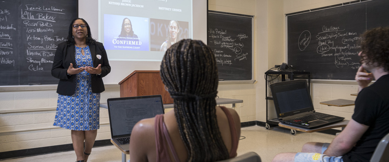  Professor Cheryl Hicks teaches AFRA334 to a class in Purnell with students of different backgrounds.
