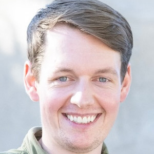 Headshot photo of Jacob Calvert