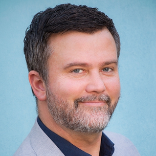 Headshot photo of Victor Perez