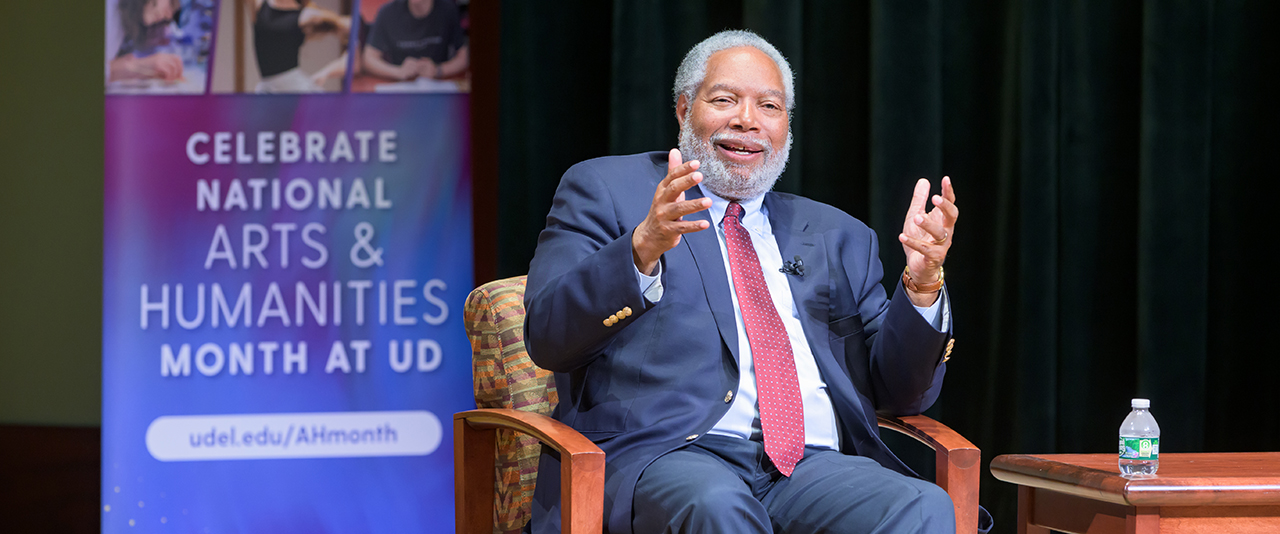 Photo of Lonnie Bunch III speaking