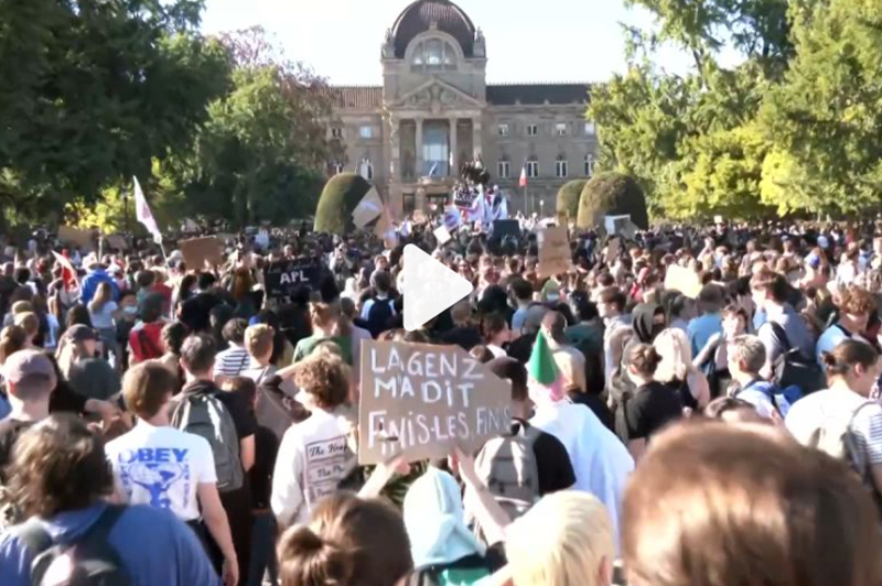 Group photo showing mass crowd of youth protestors