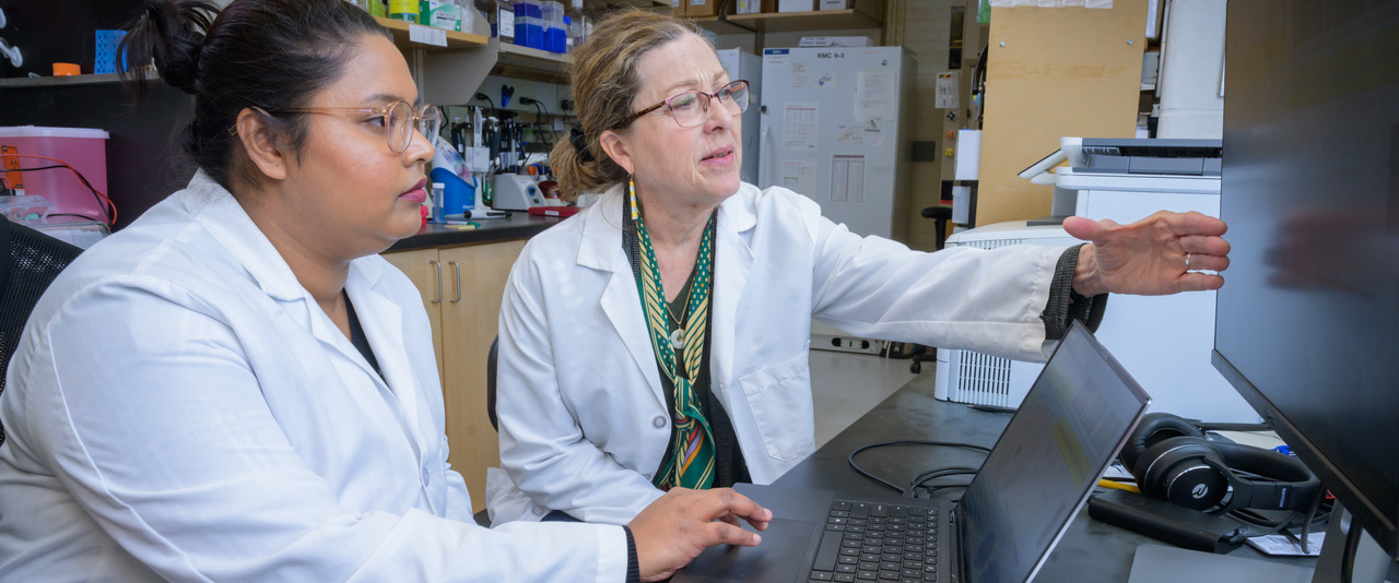 Veila Fowler and student in Bio Research Lab