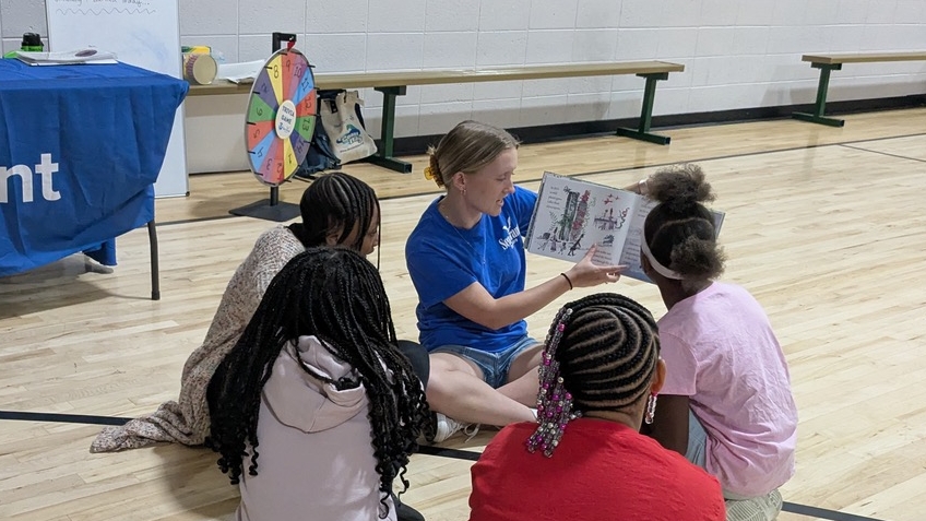 Natalie Kurek reading to children