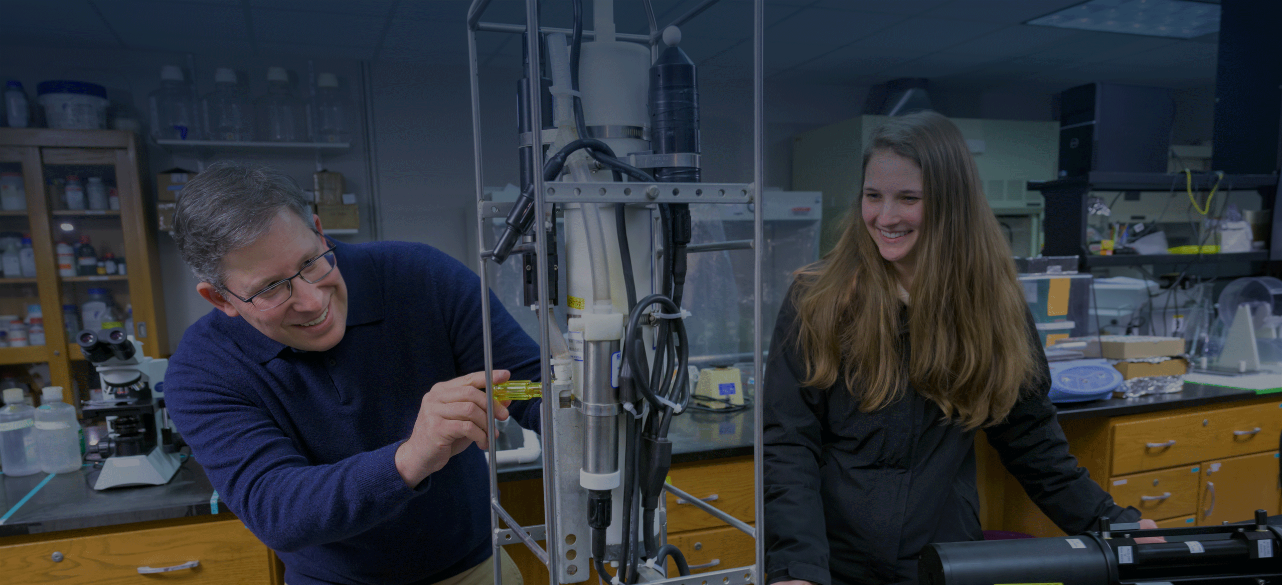 Facutly and student in Lewes lab