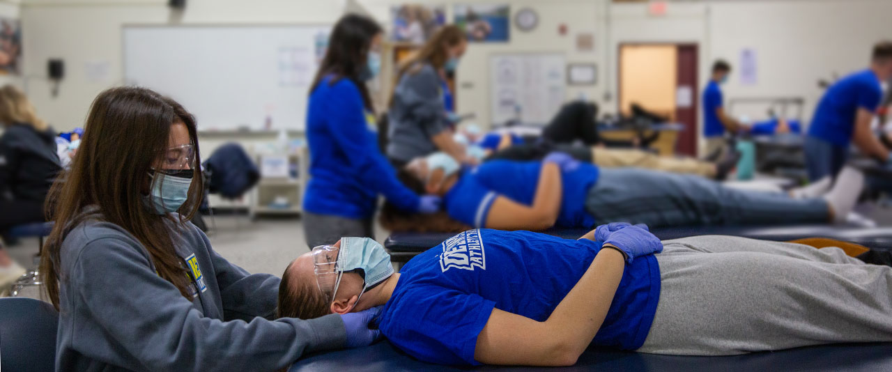 Athletic Training students in rehab athletic injury class