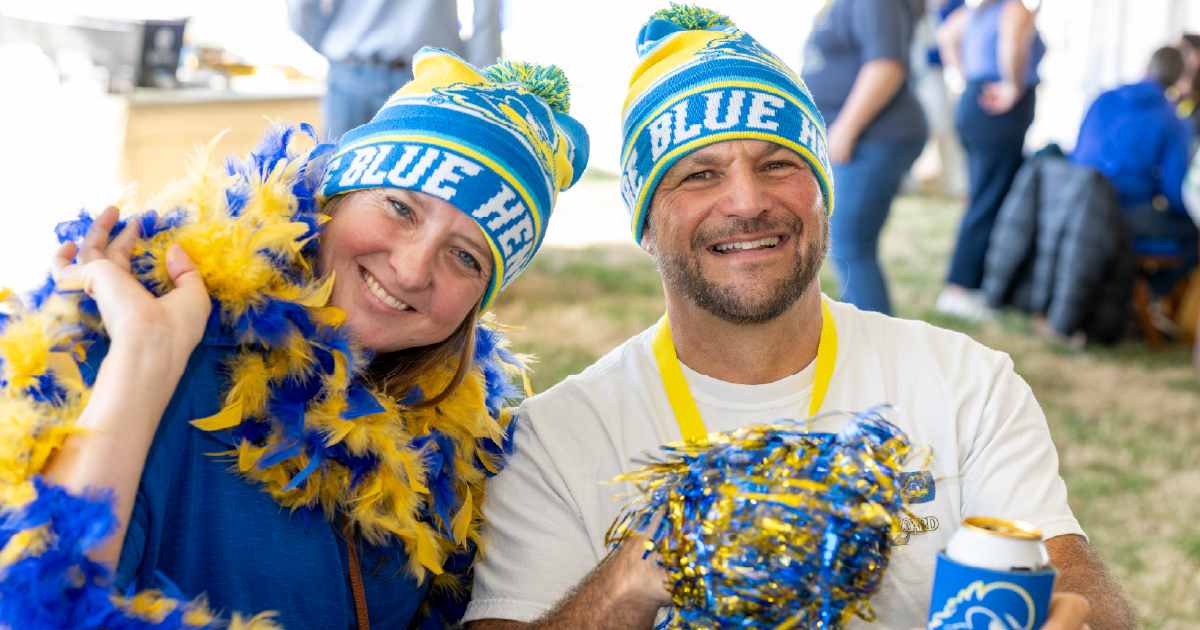 Blue Hens with their giveaway at Homecoming.