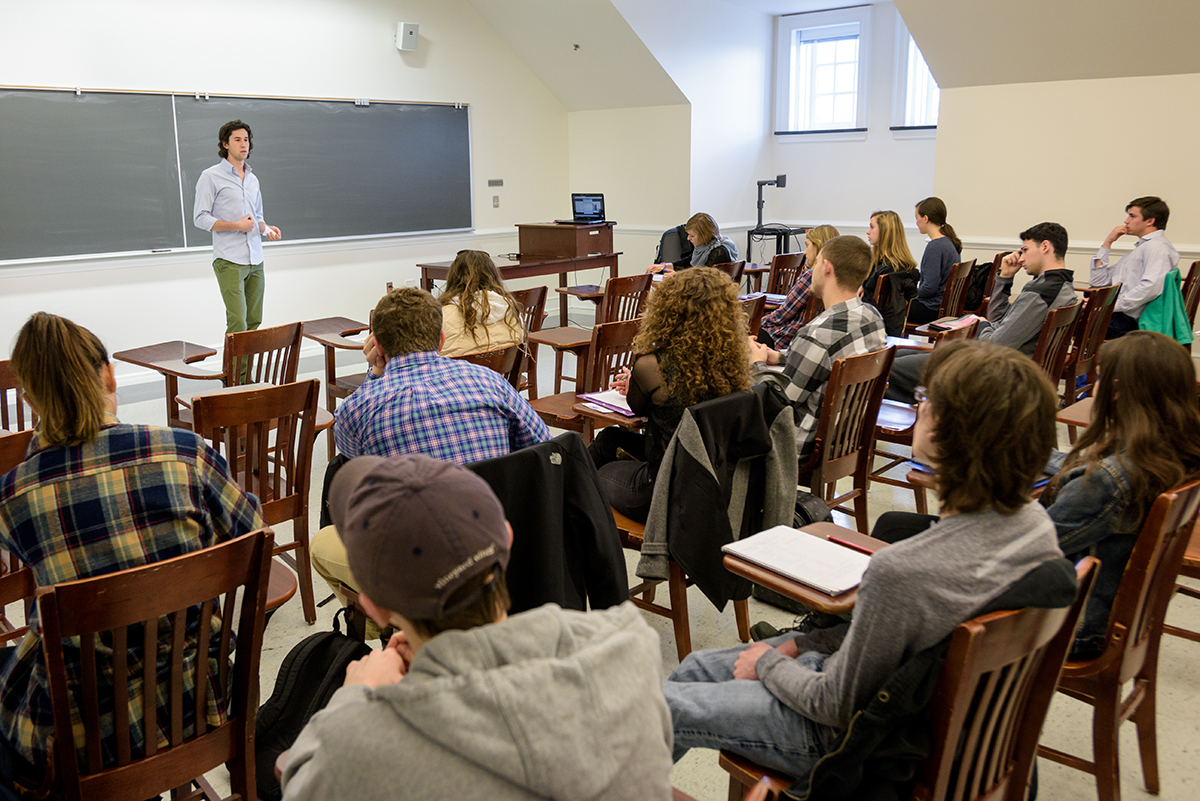 Put learning into practice: UD communication students share a three-minute presentation on a topic of their choice during COMM212: Oral Communication in Business.