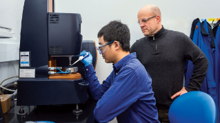 Haozhe Zheng working with a UD Professor in the lab.