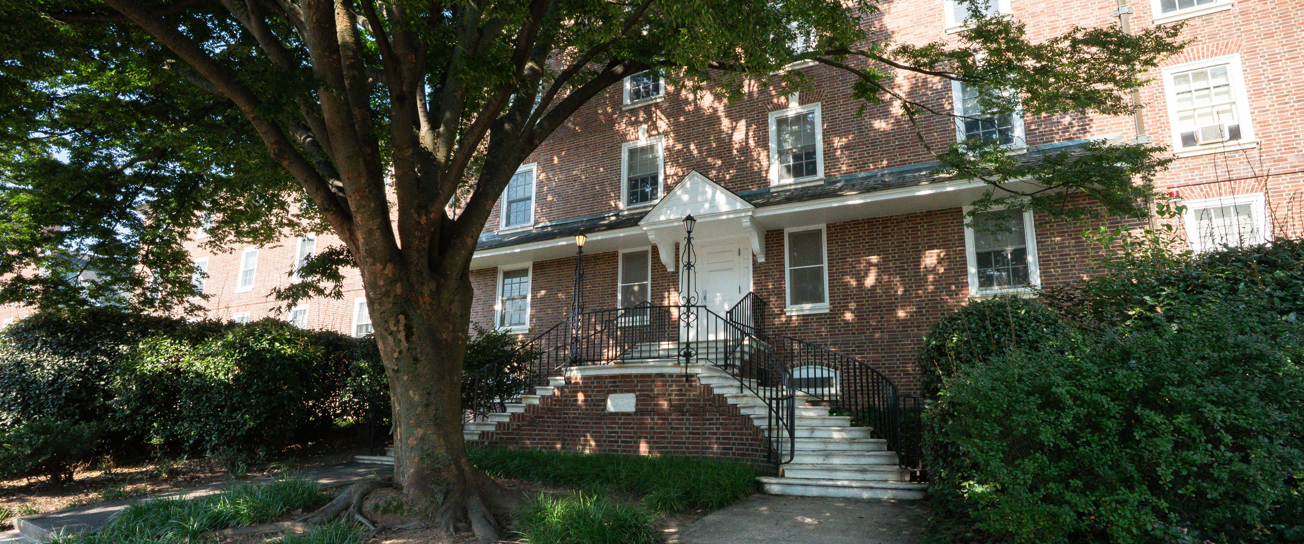 exterior view of Smyth residence hall on University of Delaware's south central campus.