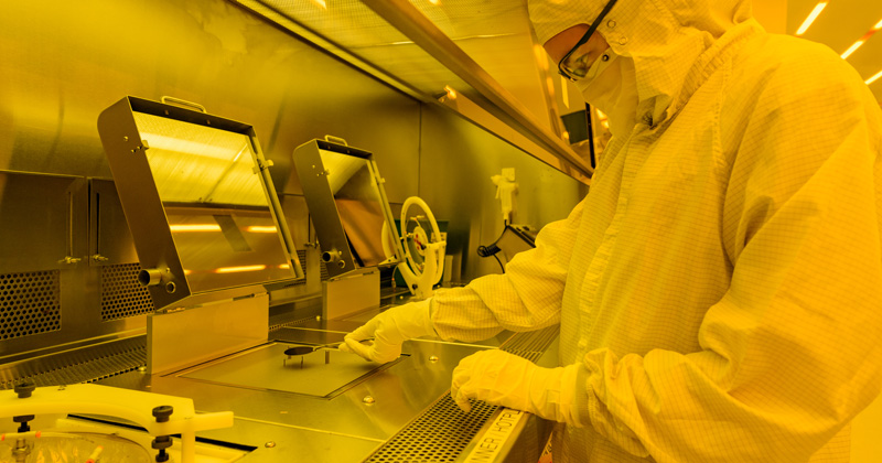 Termite-gut microbes extract clean energy from coal