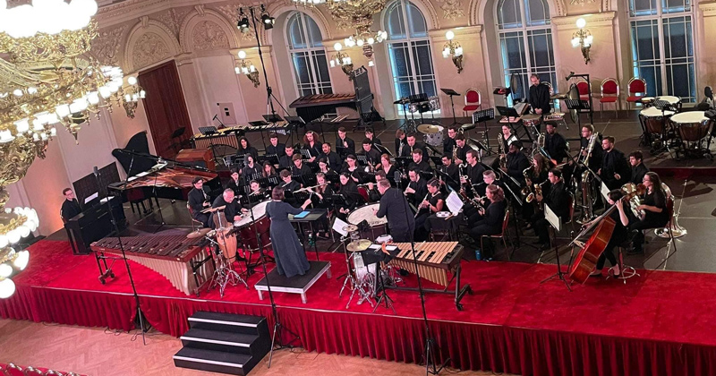 International audience fills the Great Hall at Žofín Palace