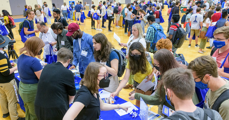 New Graduate Student Orientation participants learn about a variety of UD services at a resource fair.