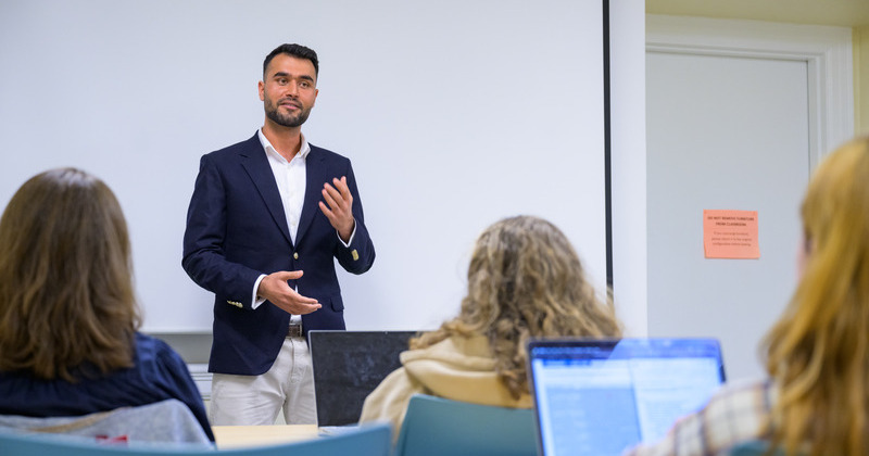 Hikmatullah Kharoti, an Artist Protection Fund Fellow in residence at the University of Delaware and The Delaware Contemporary museum, speaks to an Africana Studies and Art History class taught by Julie McGee.