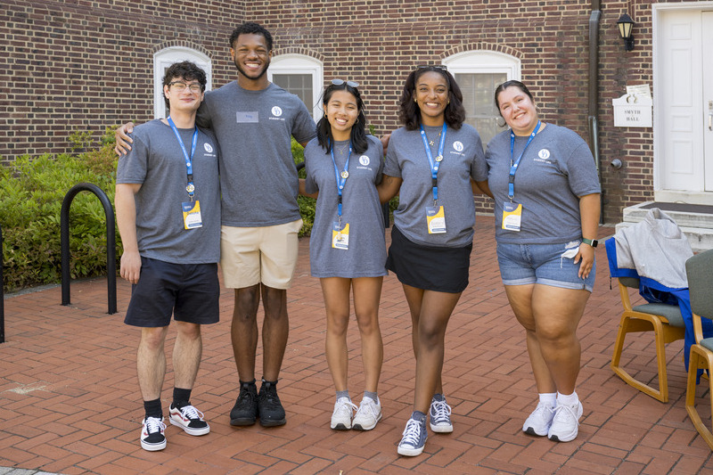 Smyth Hall resident assistants (from left) Dakota Galangue, Troy Grinnage, Danielle Gutierrez, Kayden Ellington, and Stephanie Alves smile together on Move-In Weekend.