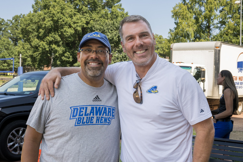 José-Luis Riera, UD’s vice president for student life, and men’s lacrosse coach Ben DeLuca serve as Blue Hen Helpers at Redding Hall during Move-In Weekend.