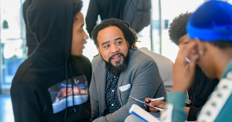 Roderick L. Carey, assistant professor in UD’s College of Education and Human Development, meets with high school students at the Delaware Art Museum.