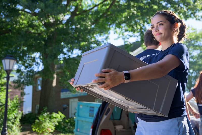 New Blue Hens arrive on campus.