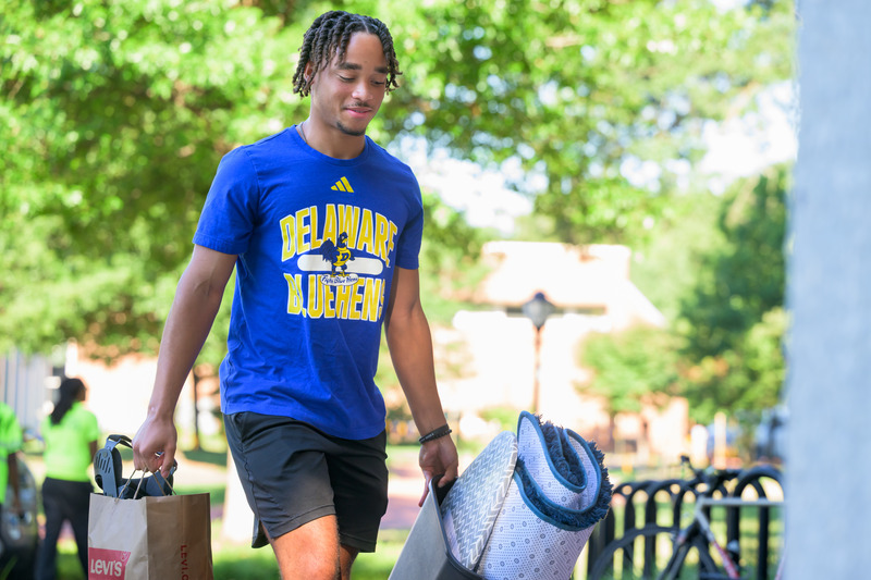 New Blue Hens arrive on campus.