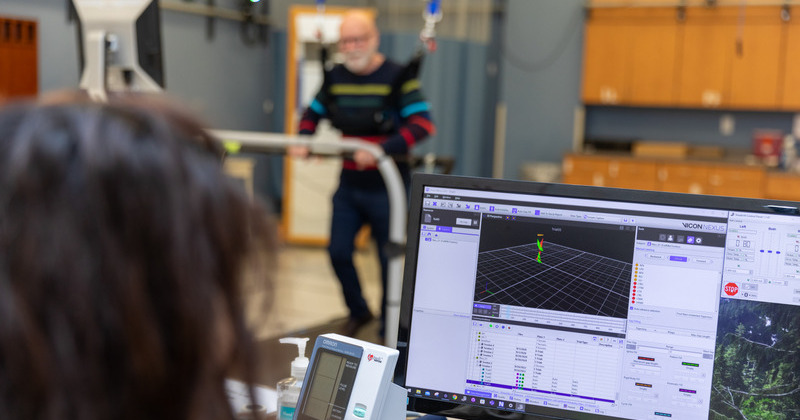 A computer analyzing human movements