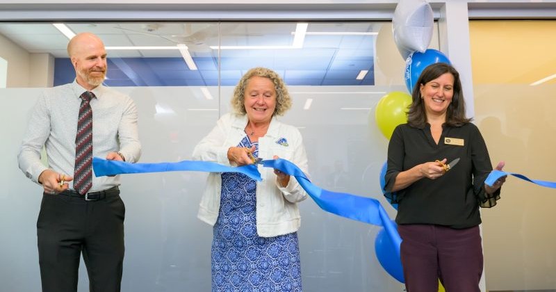 COE CCEE collab space Former Department Chair and Professor of Civil, Construction and Environmental Engineering Jack Puleo; College of Engineering Dean Pamela Norris; and Current Department Chair and Donald C. Phillips Professor of Civil, Construction and Environmental Engineering Rachel Davidson cut the ribbon to officially open the new CCEE Collaboration Space on September 26.