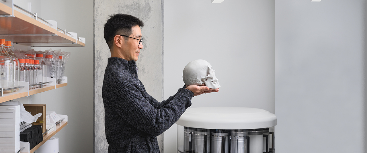Joohyun (Jason) Lim, a developmental biologist at the University of Delaware, is exploring the genetics of temporomandibular joint (TMJ) disorders with an R01 grant from the National Institutes of Health. Lim is particularly interested in osteoarthritis of the temporomandibular joint (TMJ-OA), a degenerative disease that contributes to jaw problems affecting over 11 million people in the United States annually, including TMJ.