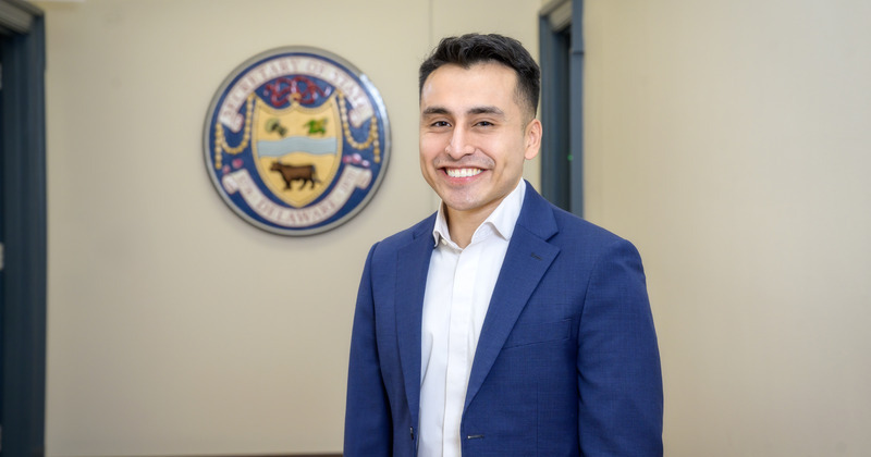As director of Delaware’s Office of New Americans, three-time alumnus Rony Baltazar-Lopez credits his success, in part, to his Blue Hen roots. 