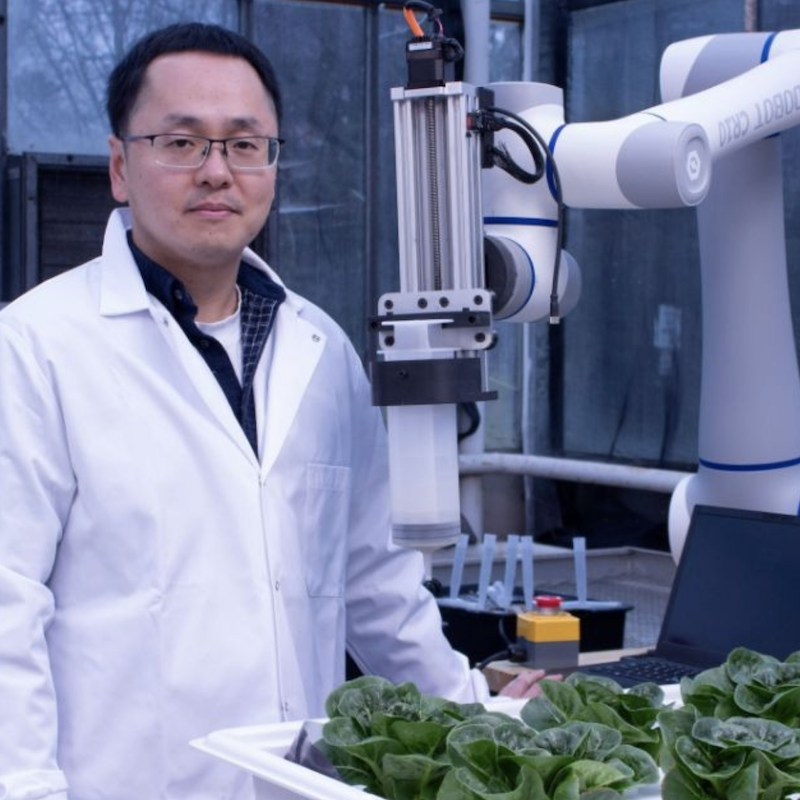 Dr. Juzhong Tan in the lab.