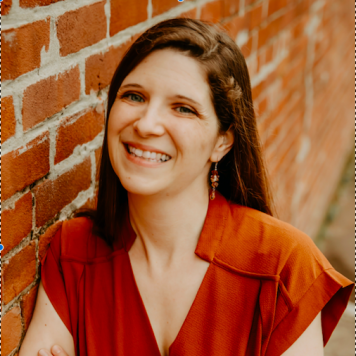 Lily Santoro headshot