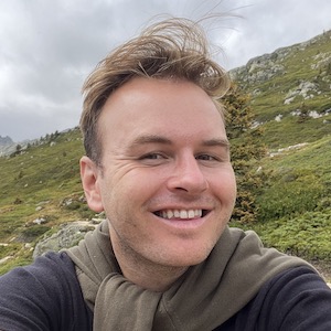 Headshot of Ryan Richardson