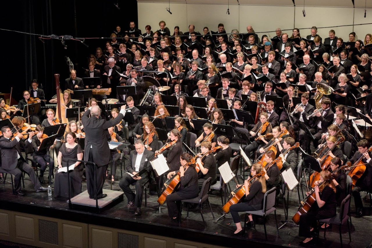 Schola Cantorum performing with the University of Delaware Symphony Orchestra