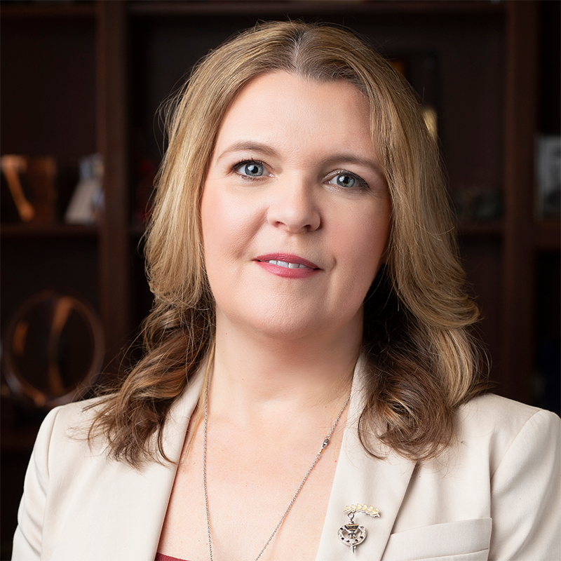Jennifer Saylor.