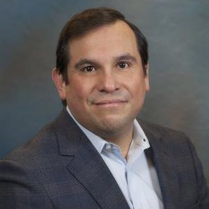 Headshot photo Julio Carrión