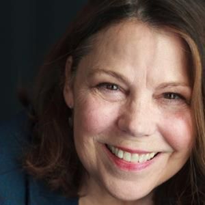 Headshot photo Sandy Ernst