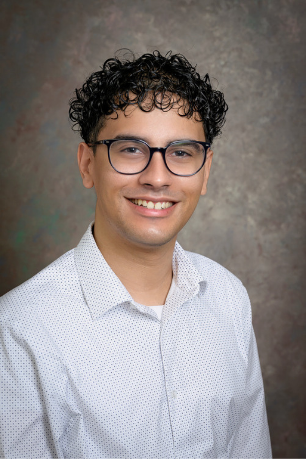 Smiling photo of Abdiel Cruz