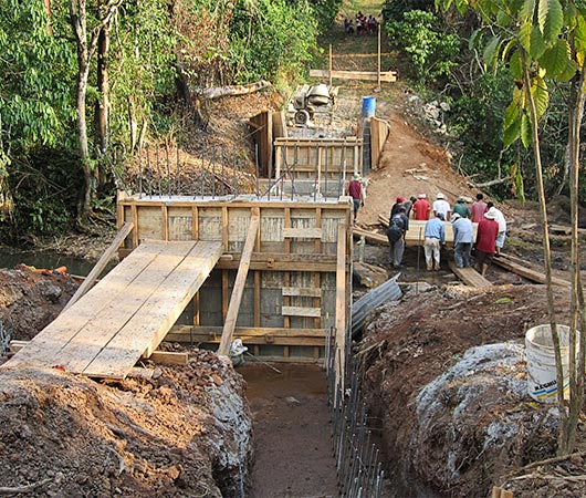 UD's Engineers Without Borders building a bridge in Guatemala