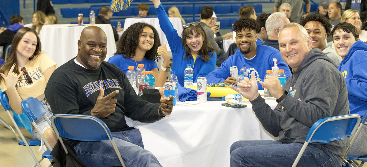 UD students and families at a table together on Parents and Families Weekend