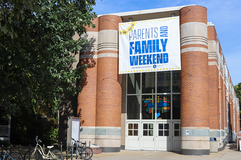 Banner between the south Trabant exterior pillars