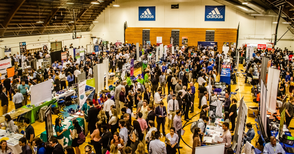 Students gather in Little Bob at Spring Carere & Internship Fair