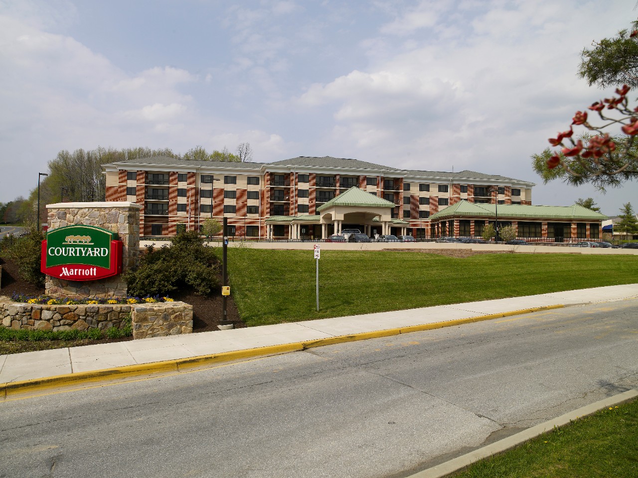 Courtyard Marriott exterior of Courtyard Marriott spring 2007
