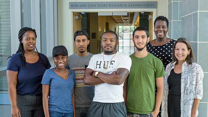 EPSCoR-Visiting_Summer_Research_Interns-080916 Summer research interns from minority-serving institutions outside of Delaware, hosted by EPSCoR (Experimental Program to Stimulate Competitive Research), meeting with Carol Henderson, vice provost for diversity, to talk about their research and experience while at the University of Delaware. - (Evan Krape / University of Delaware)