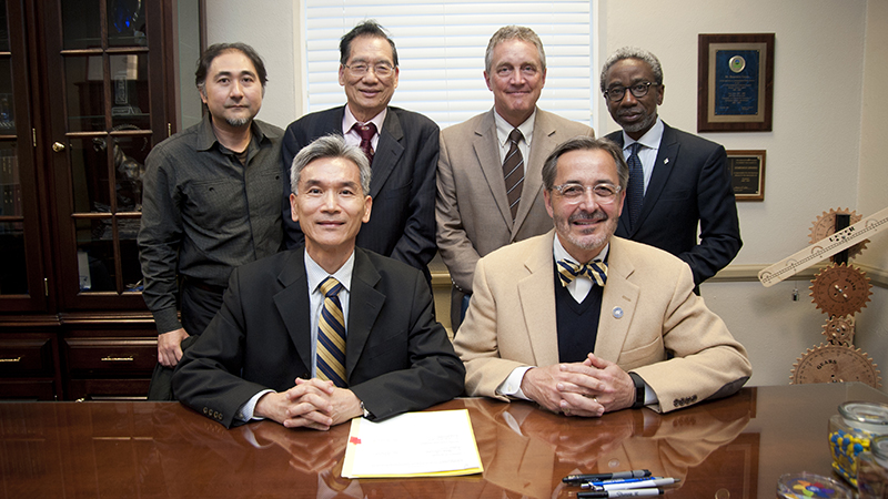 President of National Chung Hsing University signing a new agreement with UD for a student exchange program, Tuesday, April 25th, 2017.