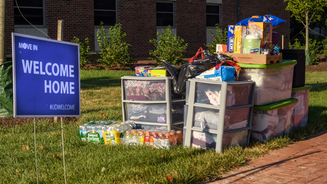 1743 Move In Days - 8/27/16 2016 move-in day