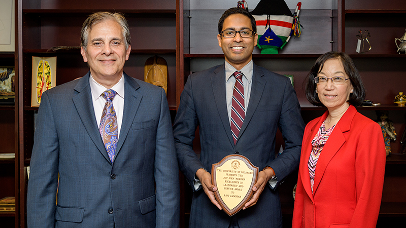 Presentation of the 2017 John Warren Excellence in Leadership and Service Award to Ravi Ammigan, executive director of international services for the Office of International Students and Scholars. "The Warren Award recognizes significant accomplishments and notable contributions in leadership by University supervisory staff." [UDaily] - (Kathy F. Atkinson / University of Delaware)