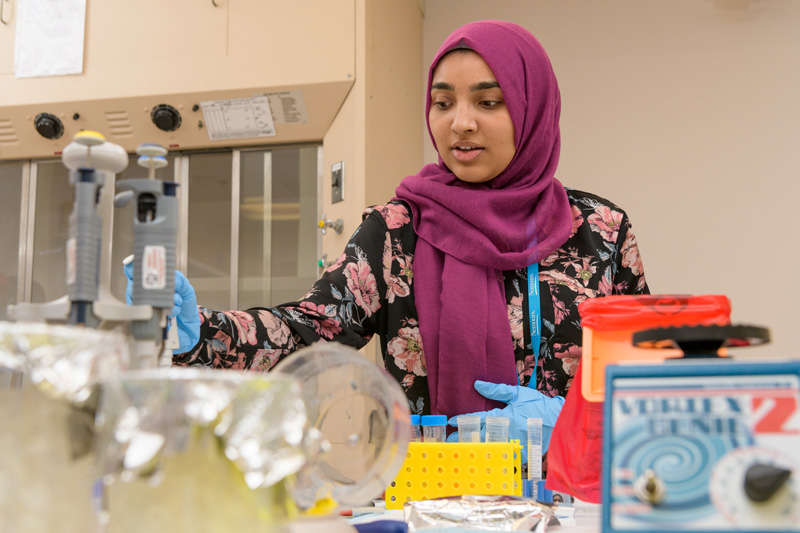 Before coming to UD, Hira Peracha had never heard of mucopolysaccharidosis or its acronym, MPS, and had never met anyone with one of the rare, genetic and often fatal MPS disorders.