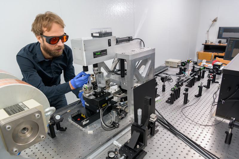CAS-PHYS-Jungfleisch_Lab-073119 Ben Jungfleisch is an assistant professor of Physics and Astronomy who’s work in magnetization dynamics, spin transport, and spintronics has earned him an Early Career award from the Department of Energy.