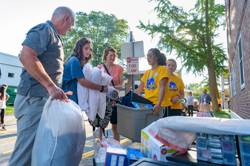 "Arrival Survival" / Move in for new students in the Class of 2023.